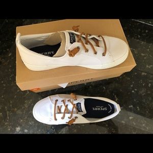 Women's Crest Vibe Memory-Foam Lace-Up Sneakers